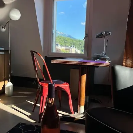 Neuf Et Elegant Avec Vue Degagee Sur Les Montagnes Et Dans Le Centre Apartment *
