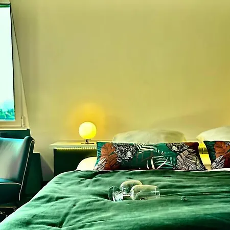 Neuf Et Elegant Avec Vue Degagee Sur Les Montagnes Et Dans Le Centre Apartment *